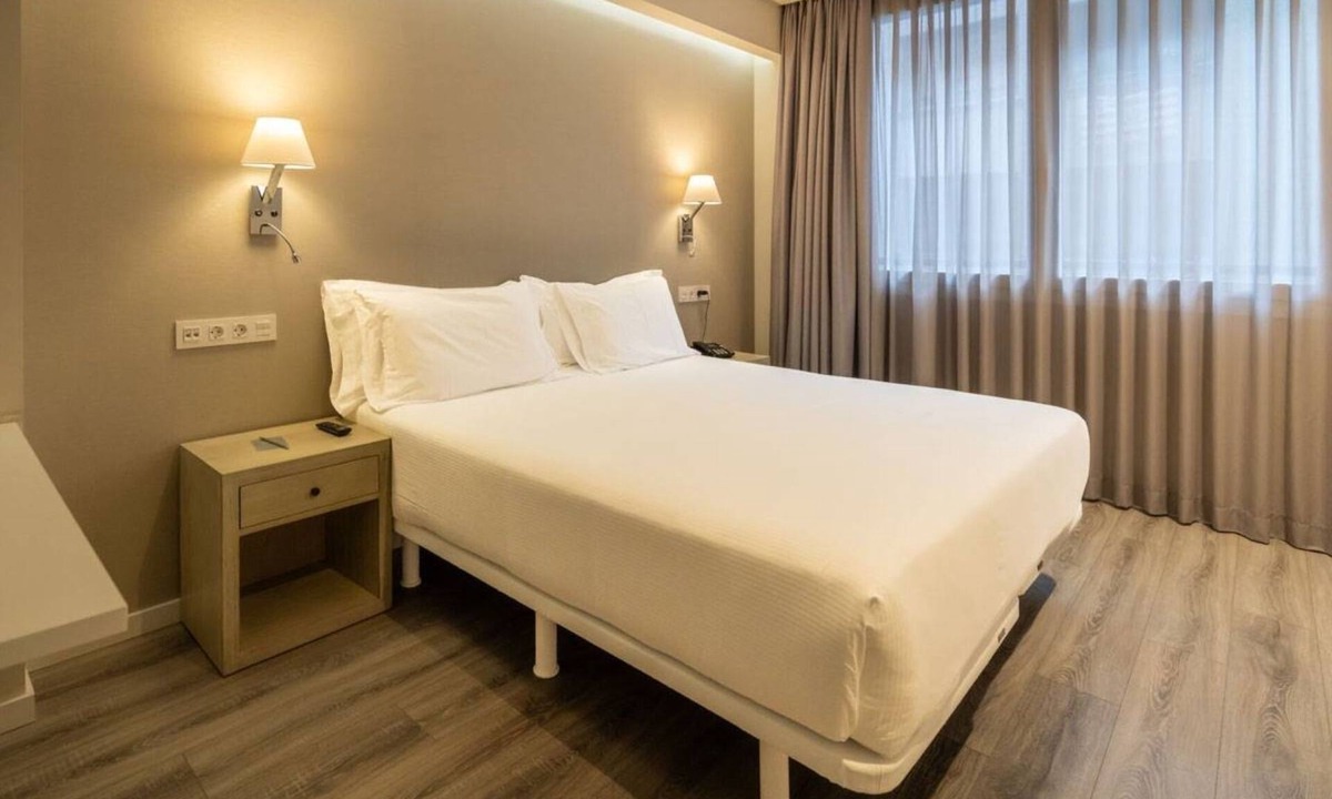 Castanos Hotel | 3 Units | Explore Bilbao's Wonders from a Modern Suite Near Guggenheim
