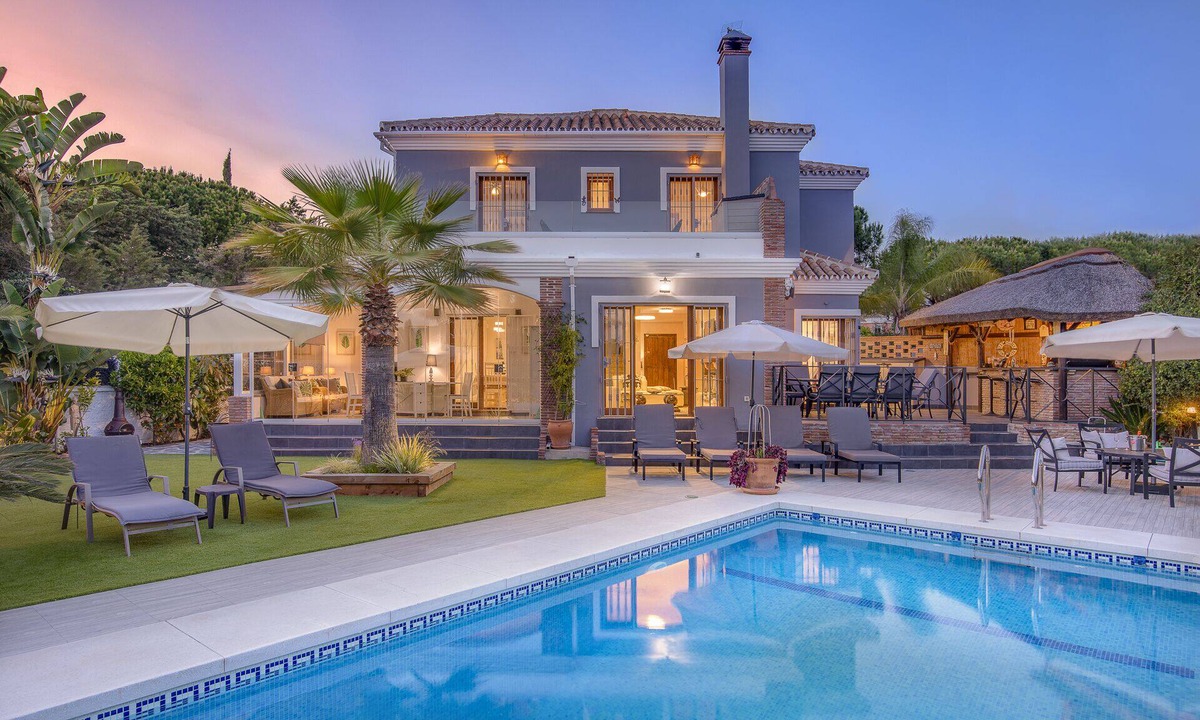 Urbanizacion Pinos Verdes Villa | 4 bed, 4 Ensuite, Heated Pool, A/C, Nr Beach in Marbesa, near Cabopino, Marbella