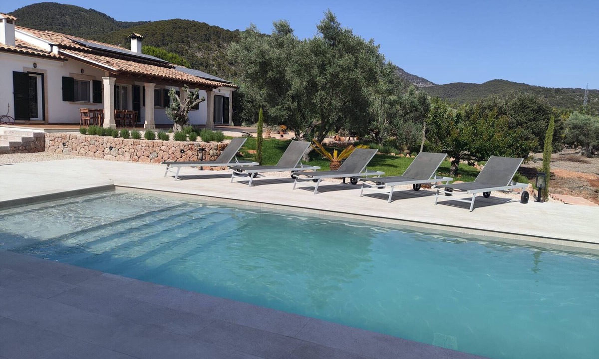 Bunyola Villa | 4 bedroom country house with pool and barbecue