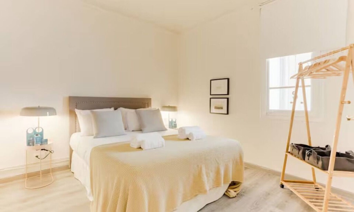 La Nova Esquerra de l'Eixample Apartment | Acomodis Apartments - Large Group Stay: 20 Bedrooms, 10 Baths | Sleeps up to 40