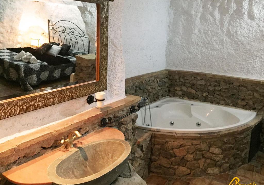 Cuevas del Campo House | Alojamientos Cuevas Pinomojon