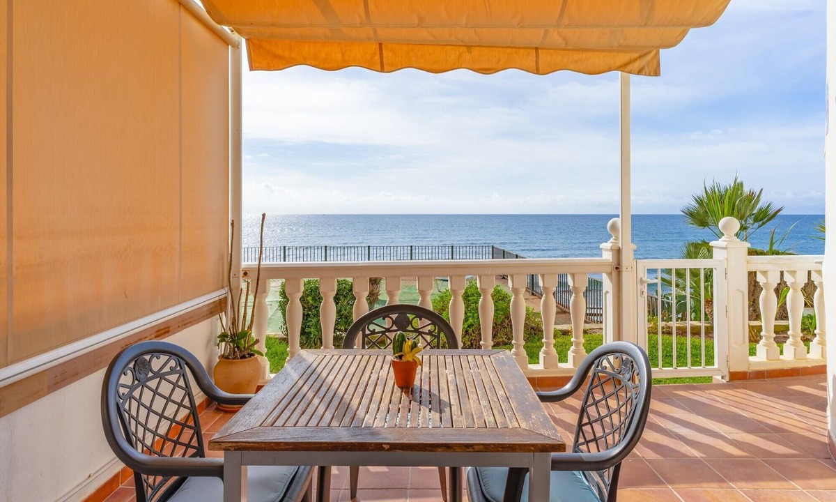 Calahonda Apartment | 'Apartamento Boquerón I' with Sea Views, Wi-Fi and Air Conditioning
