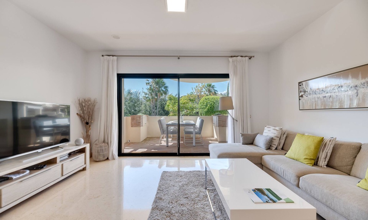 Benahavis Apartment | Apartment '2-bed In Capanes Del Golf' with Mountain View, Wi-Fi and Air Conditioning