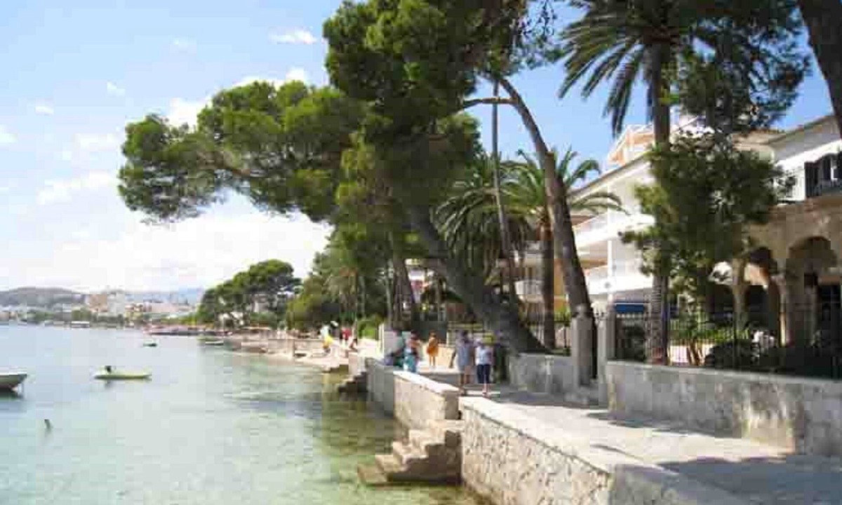 Puerto de Pollensa Apartment | APARTMENT IN FRONT OF THE SEA ON THE PINEWALK AREA, AIR CONDITIONING AND WIFI