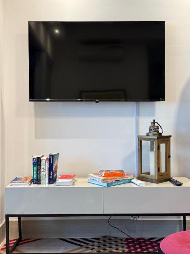 Zona Leste Apartment | Apto Completo 2 Quartos em Frente ao Shopping com Vaga