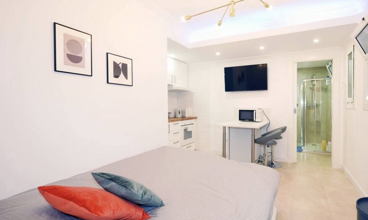 Esquerra de l'Eixample Apartment | Basic & Comfy Studio Eixample