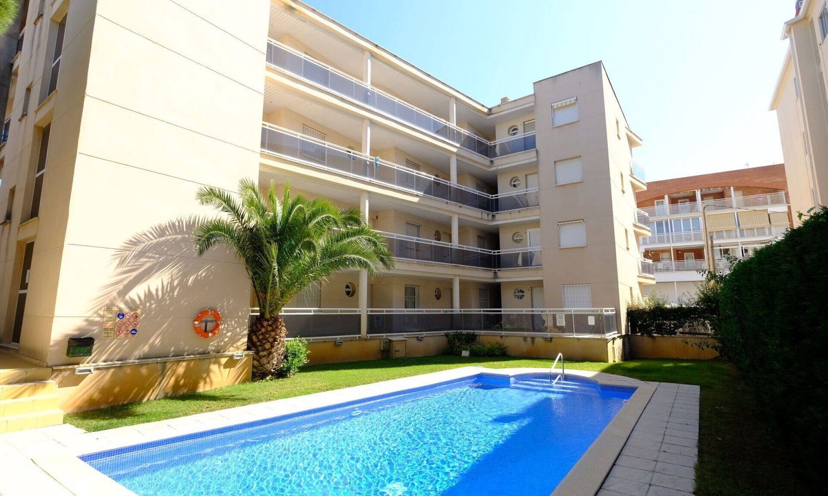 L'Hospitalet de l'Infant Apartment | Beautiful apartment for 5 people with pool, A/C, TV, balcony and pets allowed