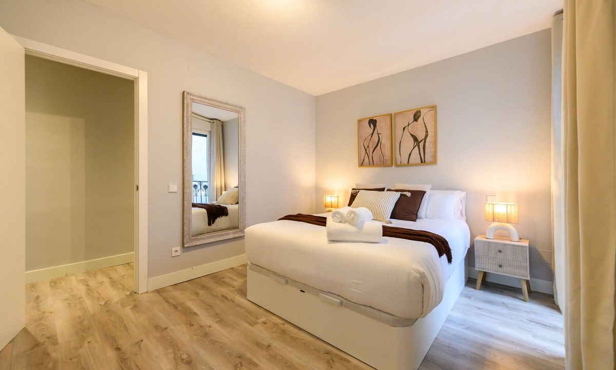 Moncloa - Arguelles Apartment | Bright 2-bedroom flat with balconies in the centre of Madrid FER54D