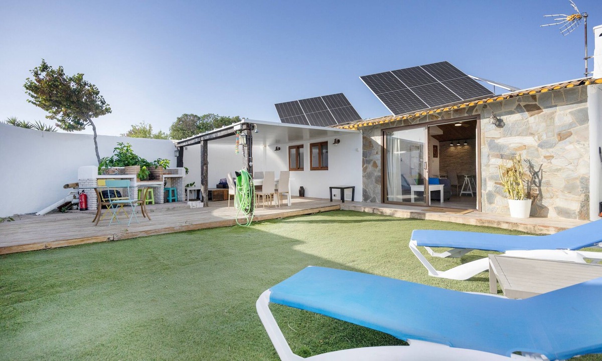 El Palmar Apartment | Casa Atlántica - Sunwaves, El Palmar: private garden, 5 min walk to the beach