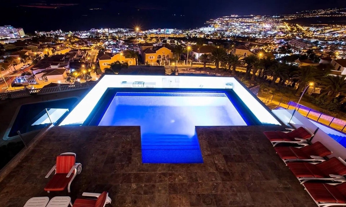 San Eugenio Villa | Casa Bella Vista, Stunning Villa with 4 Bedrooms, 3 Bathrooms AC & Gym etc
