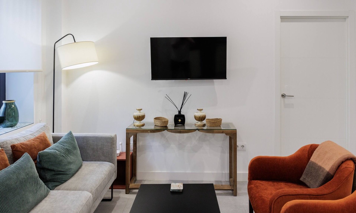 Los Remedios House | Casa Deco – Spacious Apartment Near the Center of Seville