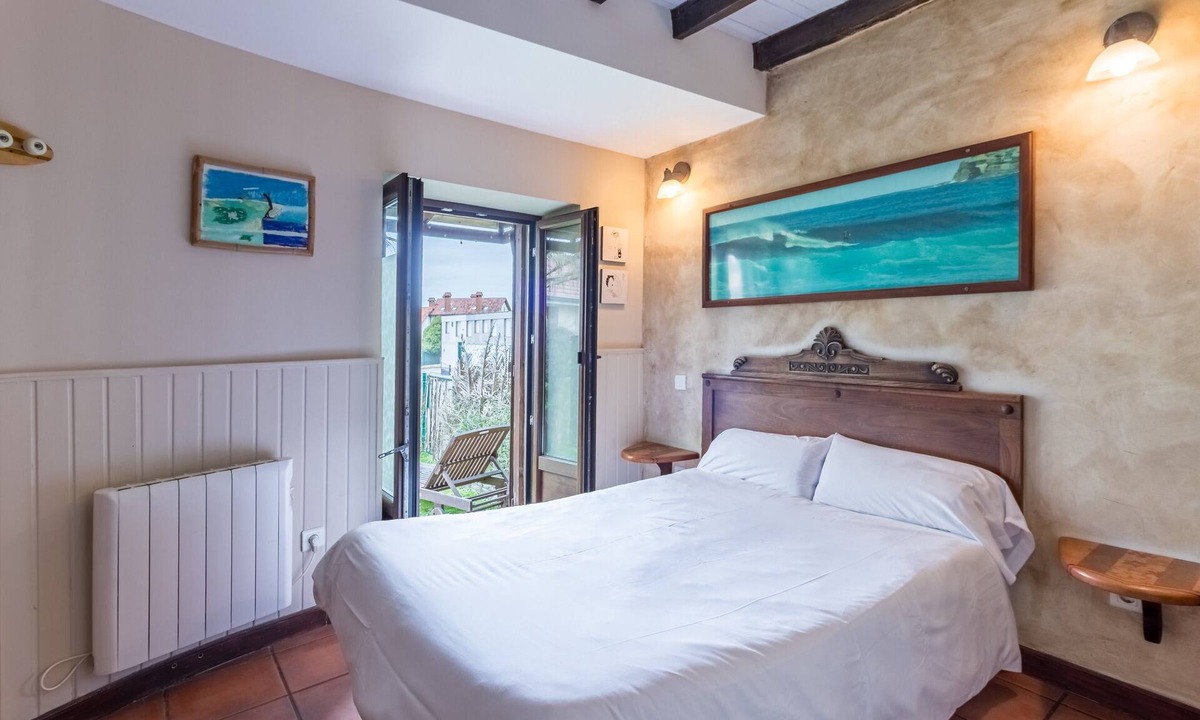 Somo Bed & Breakfast | Casa Del Surf Somo: Room 4 with Sea Views and Private Garden