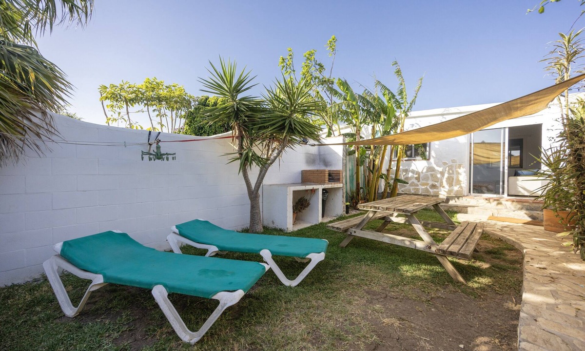 El Palmar Apartment | Casa Marina - Sunwaves El Palmar, 5 min from the beach, private garden & Wi-Fi
