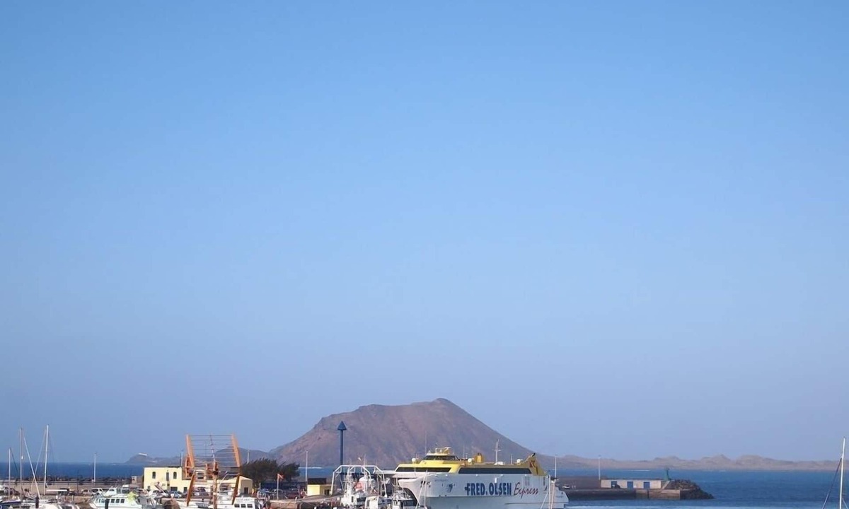 Corralejo Apartment | Casa Patio - Large vacation apartment with terrace and patio by the sea
