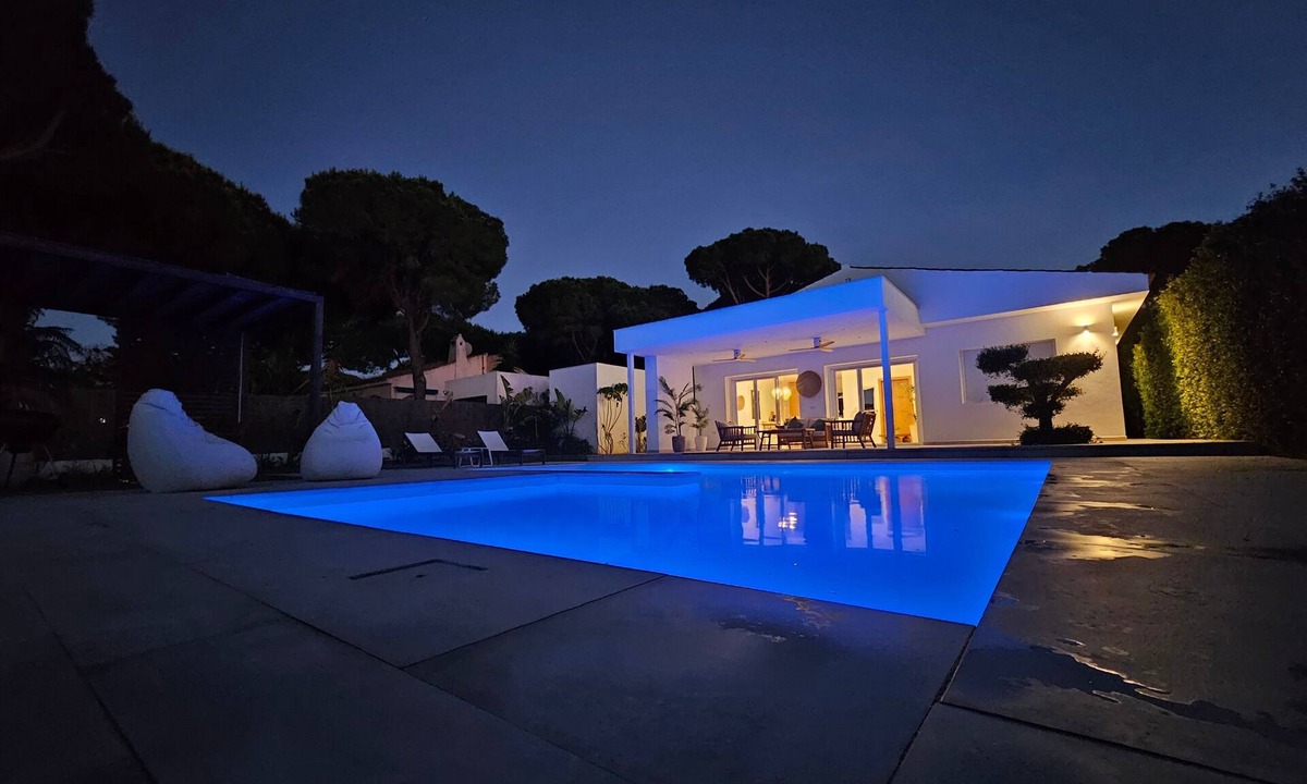 Conil de la Frontera House | Casa Robert in Conil with Pool, Hot Tub, Garden, and Wi-Fi