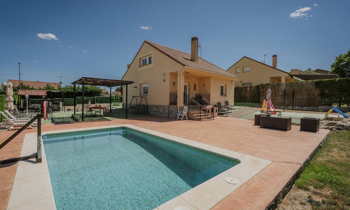Zarzuela del Monte House | Casa Rural El Robledal with Private Pool near Segovia & Madrid, Sleeps 8