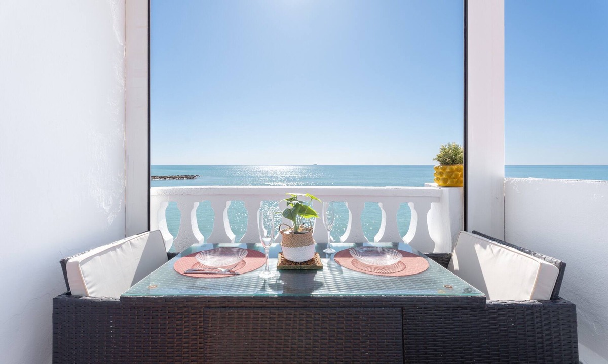 Playa de Almarda House | casAcamer – a house born from love