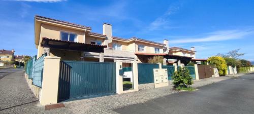 Ares Ski Chalet | Chalet pareado con piscina comunitaria