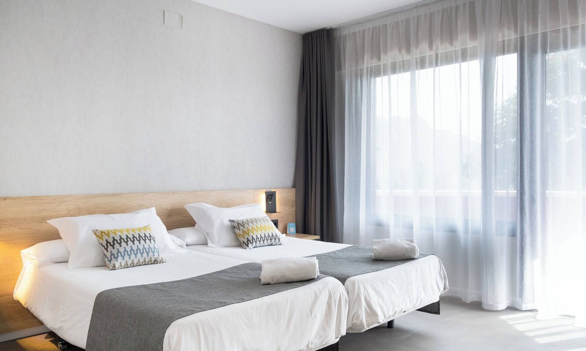 Collbato Hotel | Checkin Montserrat