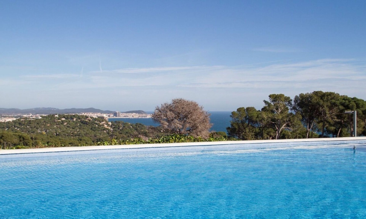 Castell-Platja d'Aro Apartment | Club Villamar - Modern apartment with 3 bedrooms and a pool, 1000 meters from the beach, located .