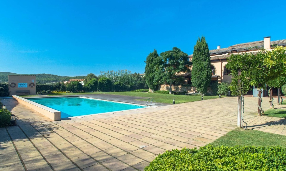 Albons Apartment | Costabravaforrent Segalar 4, Wohnung für 4 mit Gemeinschaftspool, 4Km von den S by Interhome