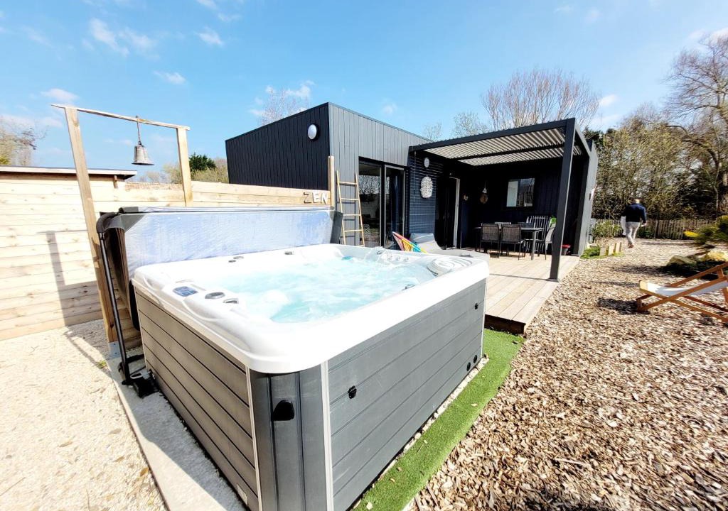 Saint-Jean-de-Monts Ski Chalet | Cottage Happy - SPA Privatif