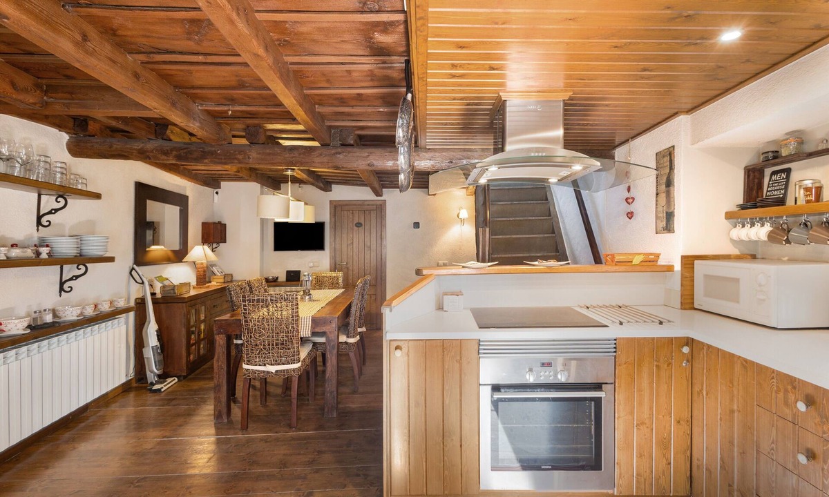 Bellver de Cerdanya Villa | Country House 'Bellver' with Mountain Views, Private Terrace and Wi-Fi