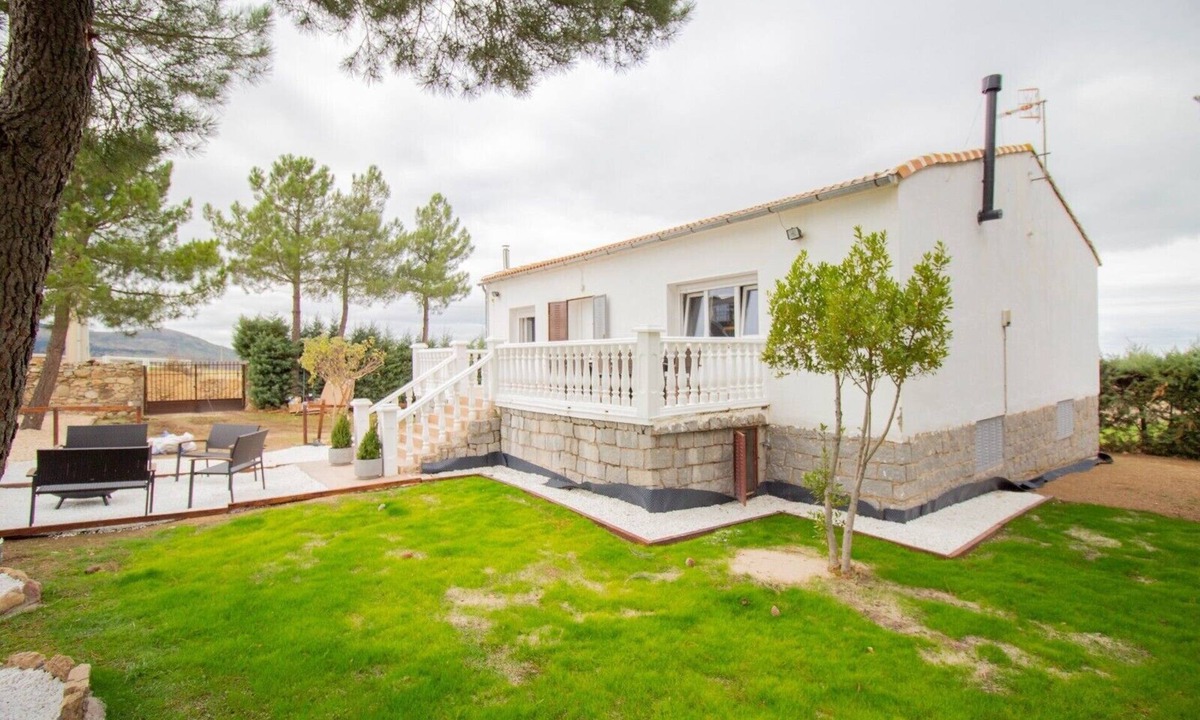 Martincano House | Country House 'La Casa del Alcalde' with Mountain Views, Private Terrace and Wi-Fi