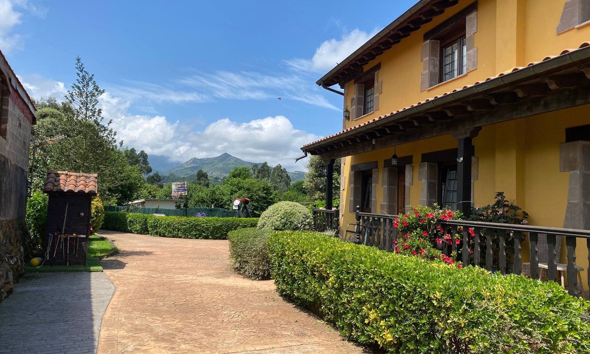 Celis House | Country House 'Los Avellanos 1' with Mountain Views, Private Garden and Barbecue