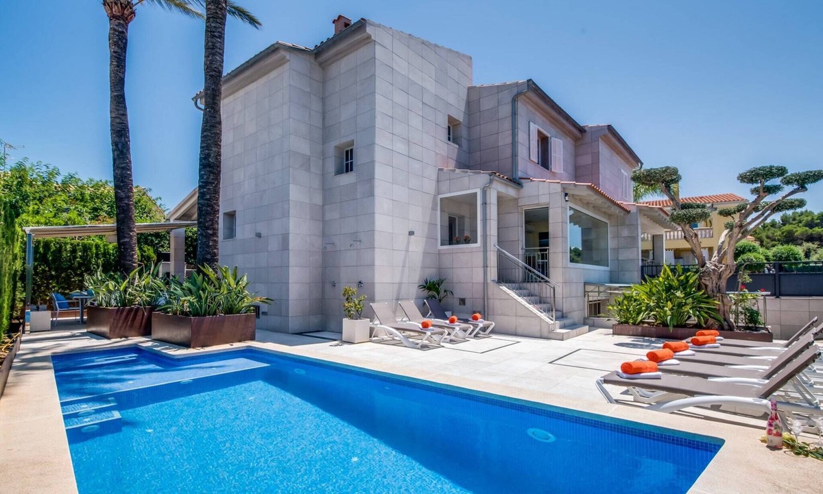 es Bacares House | Cozy Retreat Near Es Barcares