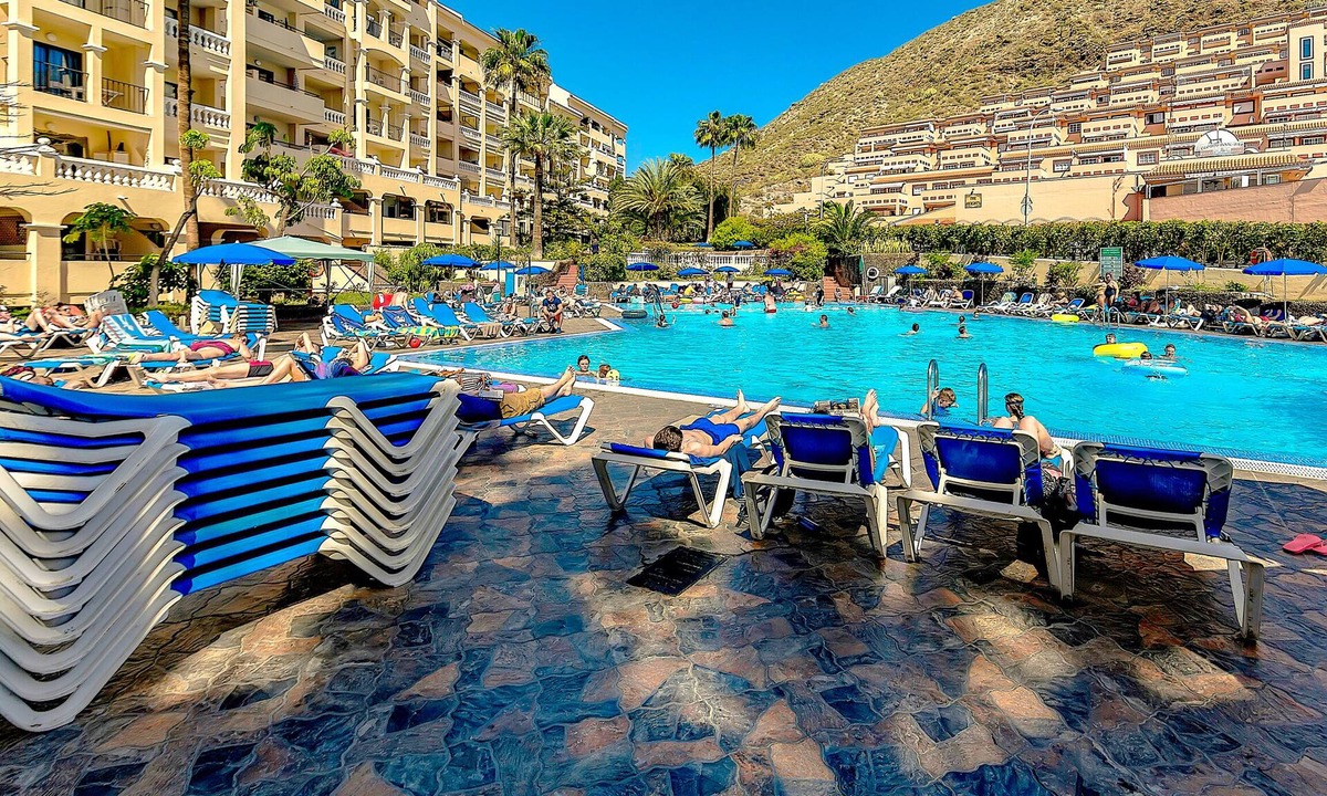 Los Cristianos Apartment | Cozy Studio with Large Patio in Castle Harbour, Los Cristianos
