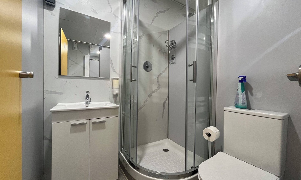 Moncloa - Arguelles Hostel | DEBOD HOSTEL