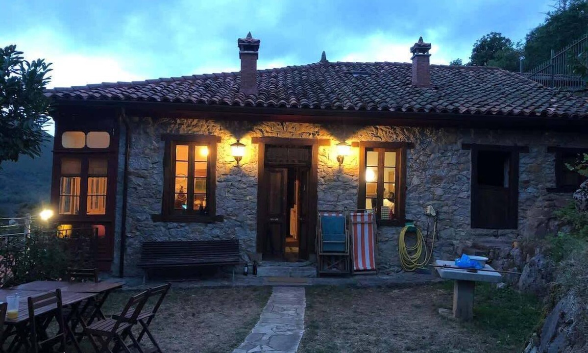 Fresnedo House | Donde Alicia - Centennial Stone House w/Garden & BBQ in Asturias