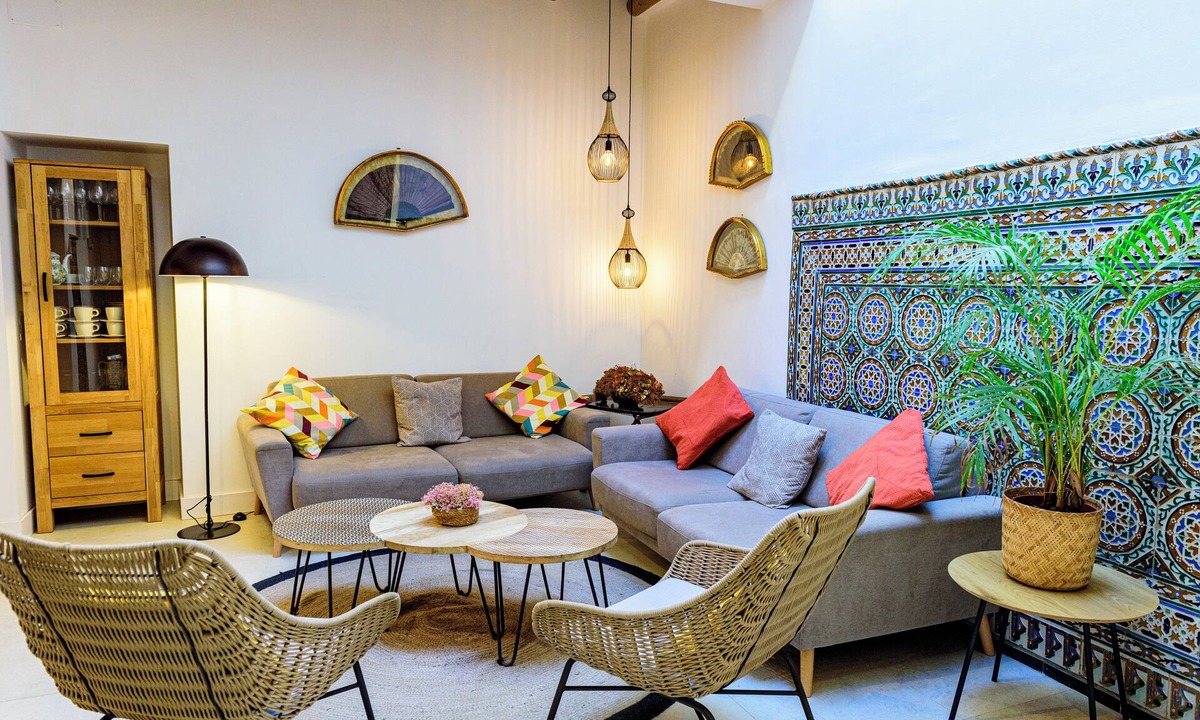 Santa Cruz House | Elegant pet-friendly family home in Santa Cruz, near the Cathedral