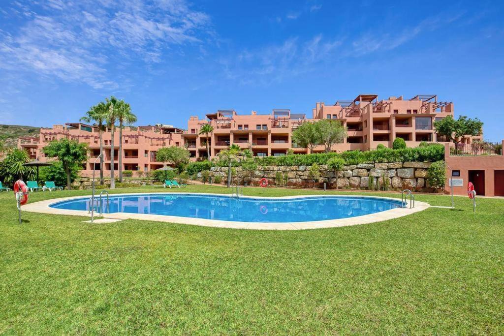 Manilva Apartment | Estrella de Mar zeezicht en uitkijk op Gibraltar 40m2 terras incl zwembad Las Garzas Manilva