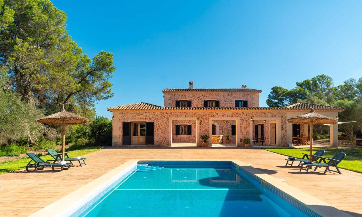 Sencelles Villa | Exclusive Villa in Mallorca for 12 Guests: Pool, Garden & Jacuzzi