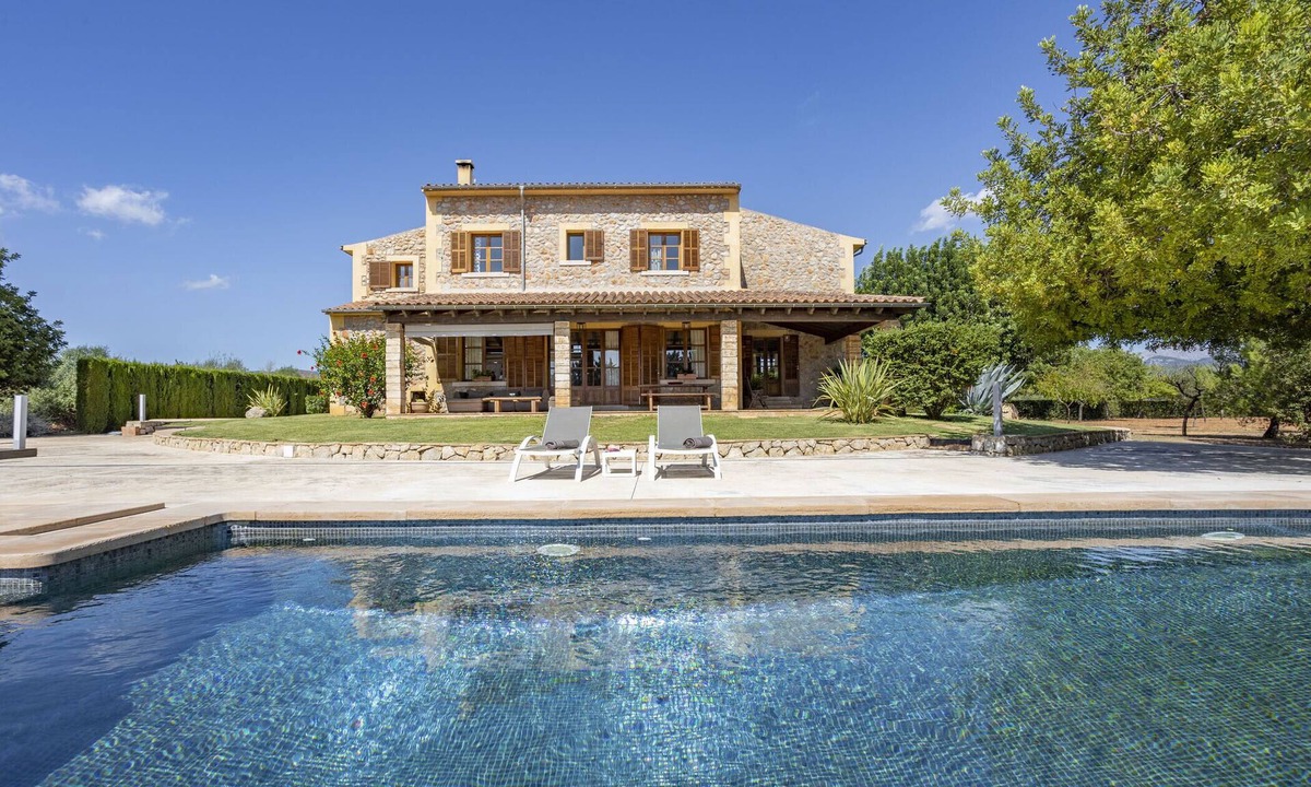 Binissalem Villa | Fantastic villa with 4 bedrooms, 3 bathrooms, wifi, barbecue, terraces and pool