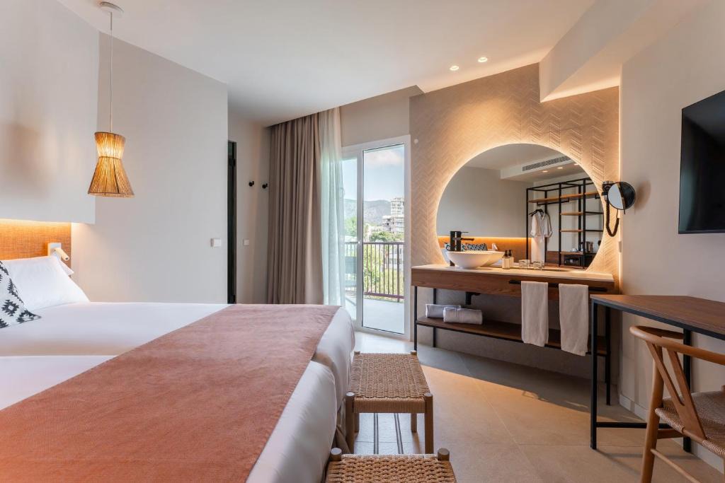 Palmanova Hotel | FERGUS Bermudas
