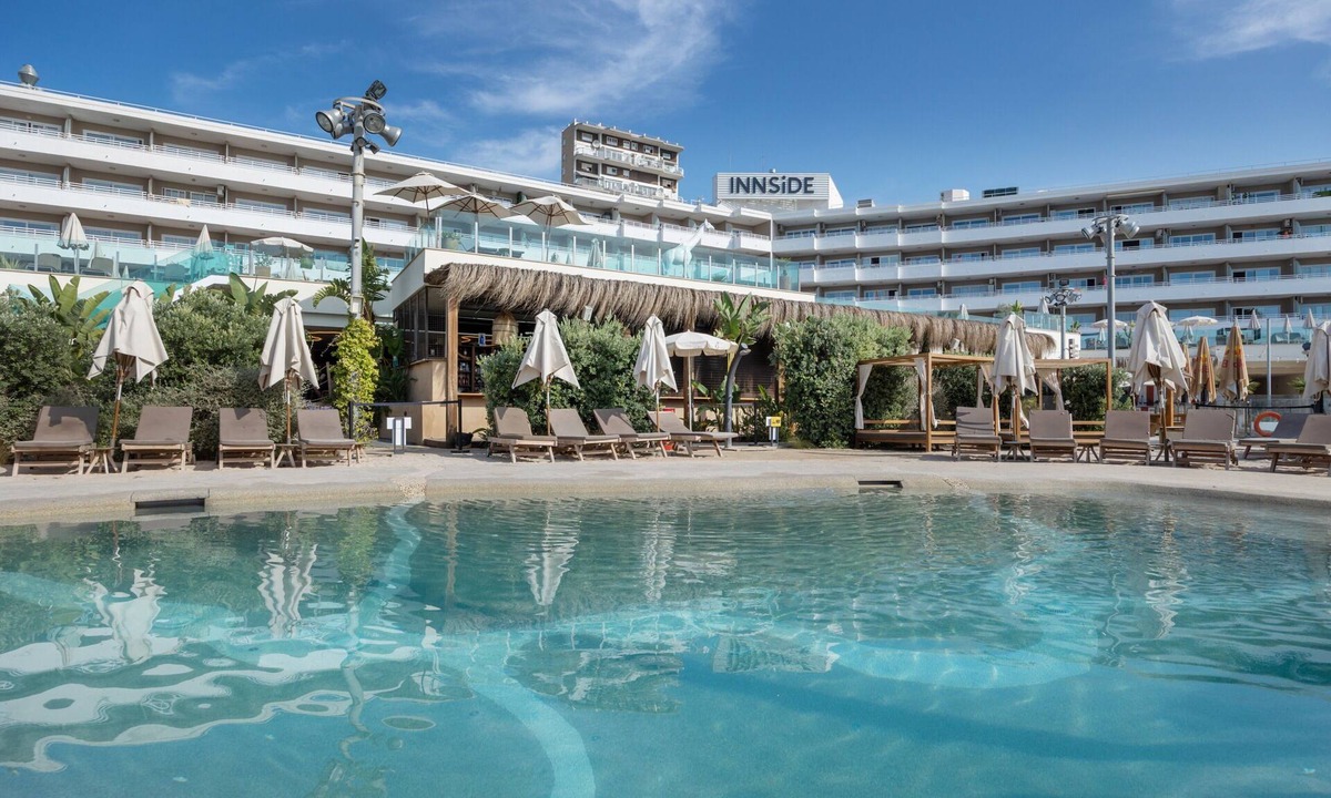 Calvia Apartment | First Line Cosy Apartment with Sea Views, Wi-Fi and Air Conditioning