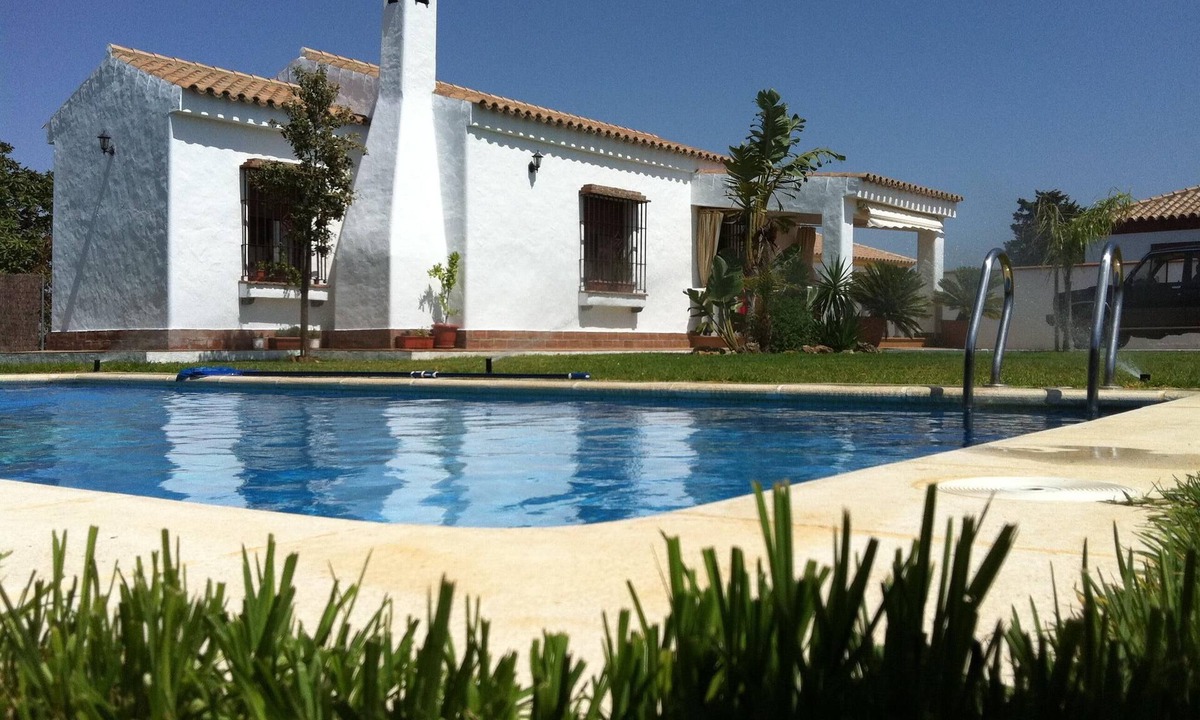 Conil de la Frontera Villa | Great villa with pool, next to the town and beaches, ideal for families.