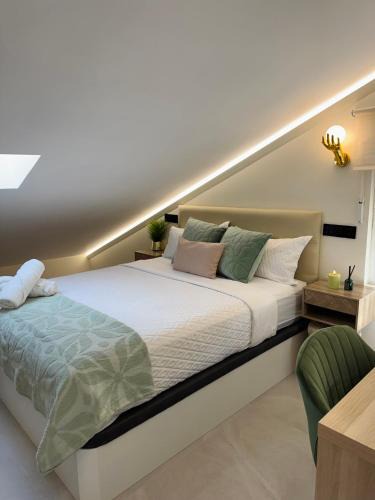 La Avanzada - La Cueva House | Habitación Buhardilla con Baño Privado y Acceso Autónomo , ideal para Descansar