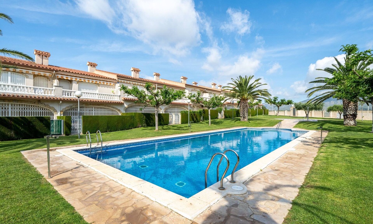 Miami Platja Apartment | Holiday Apartment "Montserrat" with Sea View, Shared Pool, and Wi-Fi
