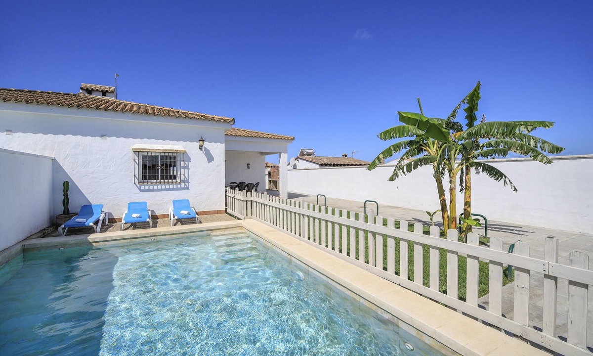 El Palmar House | Holiday Home 'Villa Ibicenca' with Private Pool, Private Terrace and Wi-Fi