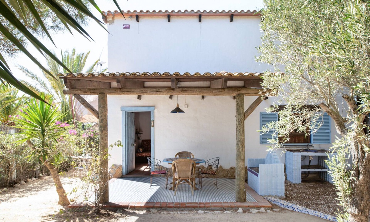 El Palmar House | Holiday Home 'Mora' with Private Terrace, Private Garden and Wi-Fi