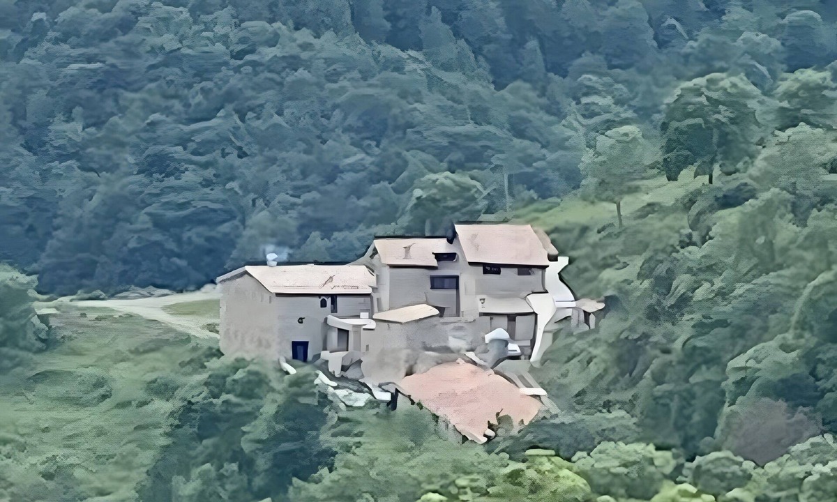 Ogassa House | Holiday Home 'Mas Fogonella' with Mountain Views, Private Terrace and Wi-Fi