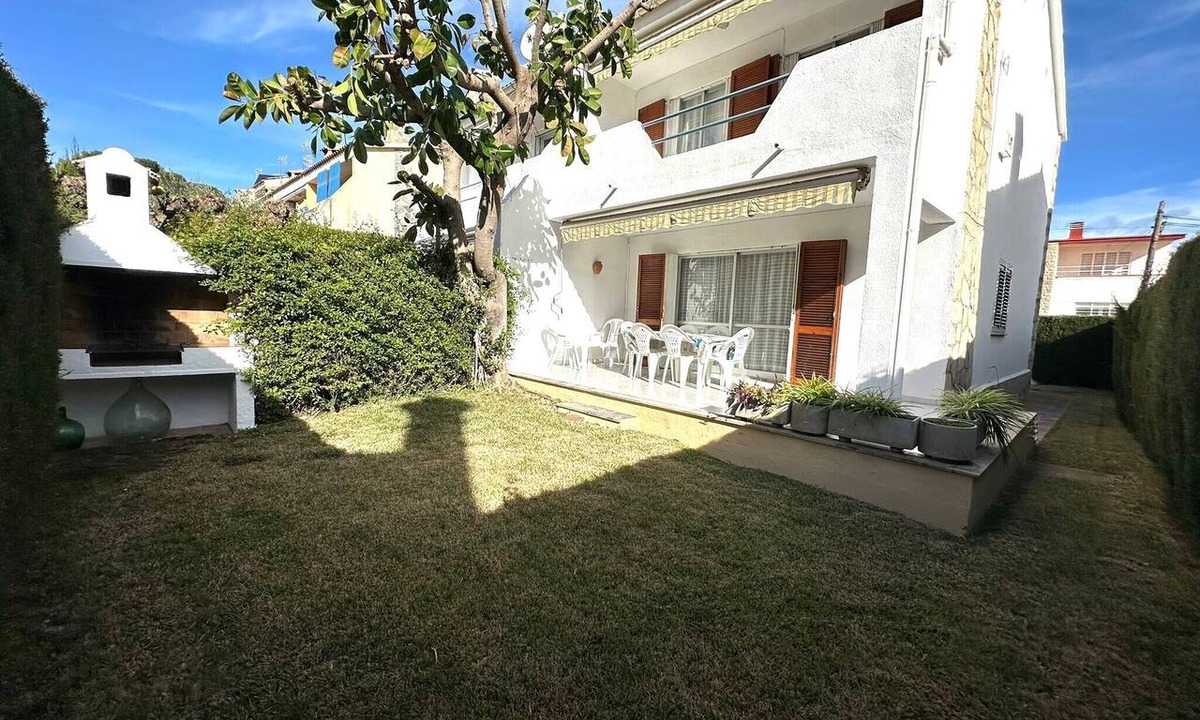 Benicarlo House | Holiday Home 'Adosado Mar i Pins' with Private Terrace, Garden and Wi-Fi