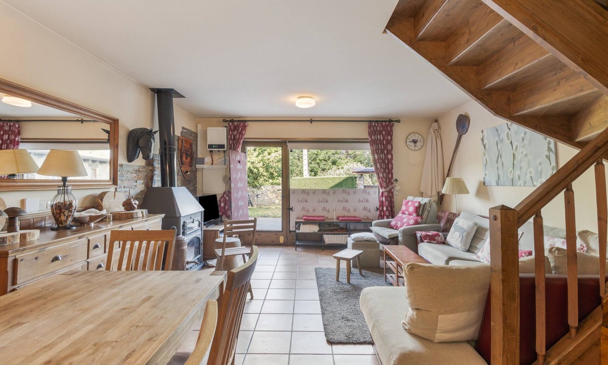 Bellver de Cerdanya House | Holiday Home 'Can Vall Bellver' with Mountain Views, Private Terrace, Wi-Fi