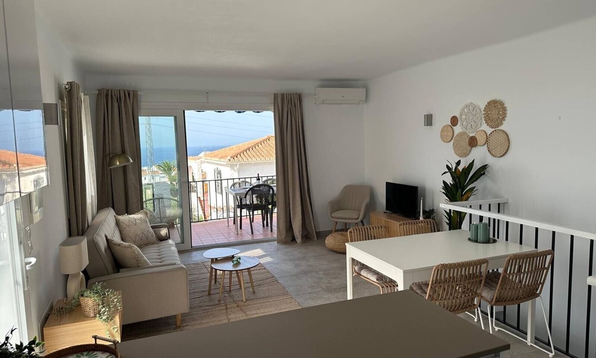 Nerja House | Holiday Home 'Los Naranjos' with Shared Pool, Wi-Fi and Air Conditioning