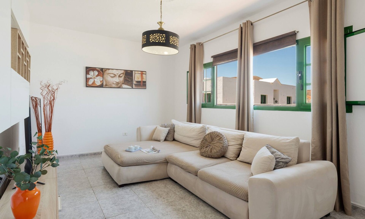 Uga House | Holiday Home 'Unit 2' with Mountain View and Wi-Fi
