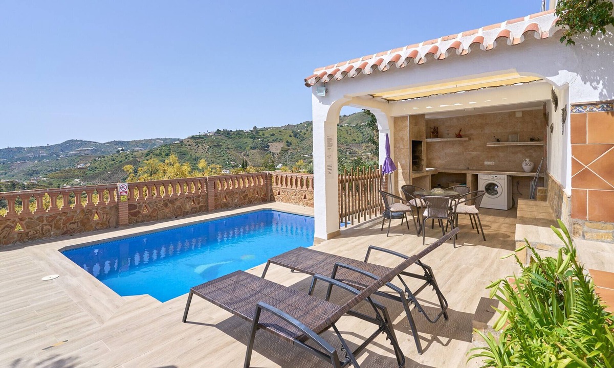Frigiliana House | Holiday Home “Villa Piedra Blanca” with Pool, Garden, Terrace & WiFi
